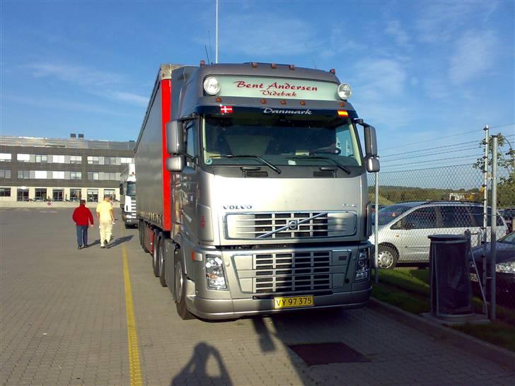 Min vogn ved H C Svendsen.  - Ja så startede jeg jo lige ud med en tur til Bourdeax i Frankrig hos H C Svendsen.. Her er vognen jeg kørte derned i.. Fine vogn :D billede 4