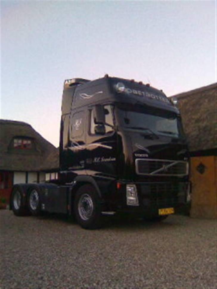 Min vogn ved H C Svendsen.  - Det er lige Søren der har været i gang med kamera'et.. Flot taget.. billede 16