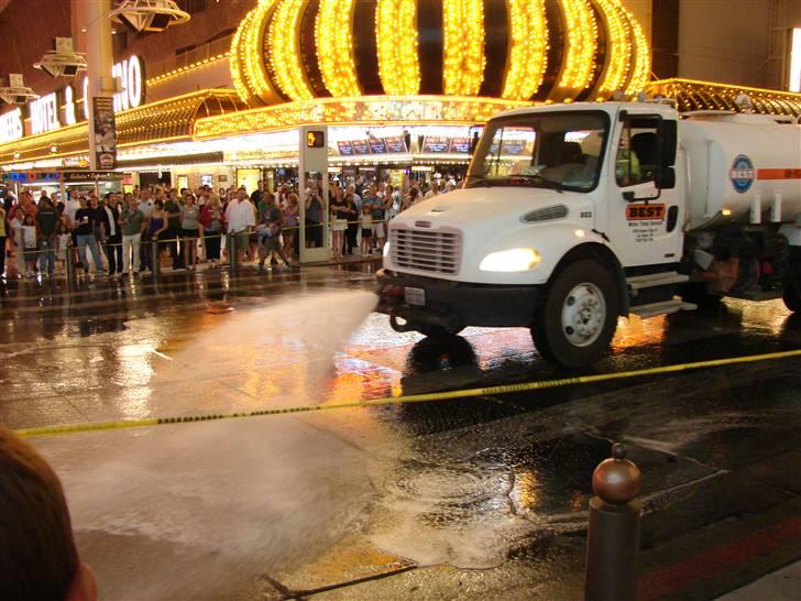 Lidt billeder fra en bilautists USA rejser! - Freemont Street, Las Vegas....

Oog rens skal der være.... billede 106