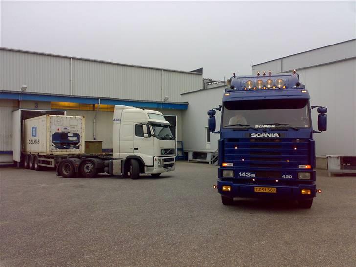 Min vogn ved H C Svendsen.  - I Vejen og læsse.. Så kom der jo lige en tysker og sku ned bag ved.. Fin parkering billede 17