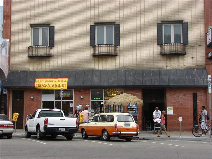 Lidt billeder fra en bilautists USA rejser! - En feed VW Squareback i hippiekvarteret Venice Beach L.A.....

 billede 114