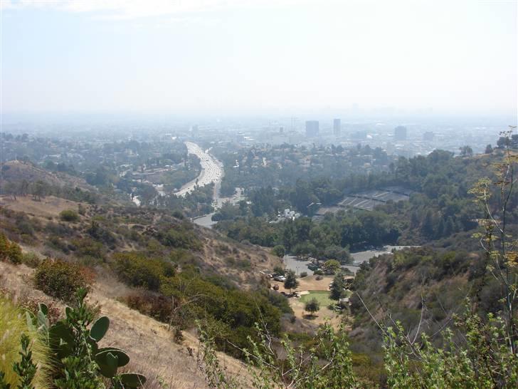 Lidt billeder fra en bilautists USA rejser! - Et lille overblik over L.A. fra Mulholland Drive...... Synes det ser noget smogget ud.....
 billede 117