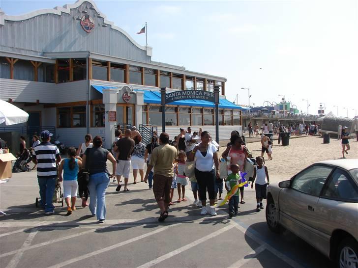 Lidt billeder fra en bilautists USA rejser! - Santa Monica Pier..... Det er lige der hvor alle vejes moder begynder - eller slutter, hvis man er i det humør............... Til ignoranterne vil jeg slutte med at nævne Route 66! ;-)
 billede 119