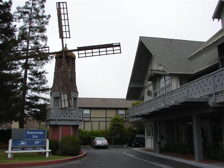 Lidt billeder fra en bilautists USA rejser! - Solvang! 

Pseudodanskerkoloni lidt nord for Santa Barbara, hvor man kun bliver betjent af mexikanere, og bliver tørret i røven, når man går på den danske restaurant Bit O Denmark!
 billede 121