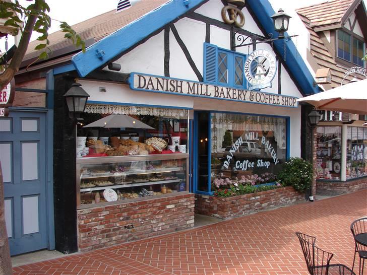 Lidt billeder fra en bilautists USA rejser! - Solvang....

Der spiste vi morgenmad. Dejligt med et rundstykke efter en uge med bacon, æg og pandekager til morgenmad ;-)
 billede 124