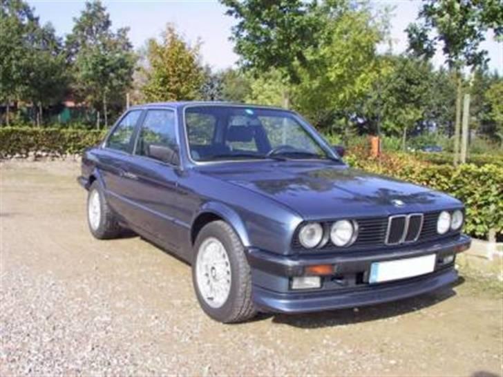 Farvekoder for BMW E30, modelår: 1986 - 045 arktisblau-metallic billede 2