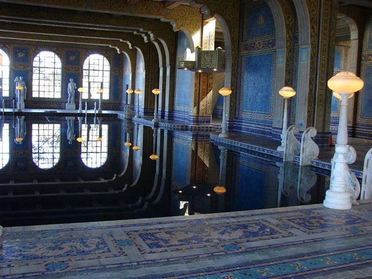 Lidt billeder fra en bilautists USA rejser! - Hearst Castle... 

Den indendørs pool, der er mosaikbelagt på alle overflader........ Og alt det der glimter som guld - Tja det er rent faktisk guld!
 billede 133