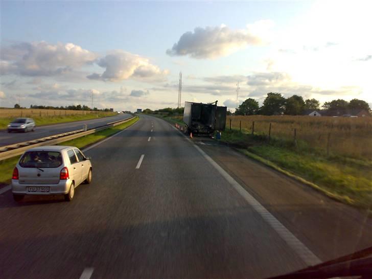 Min vogn ved H C Svendsen.  - Ja det var så den brændte trailer mellem Ejer Bavnehøj og Horsens N billede 29