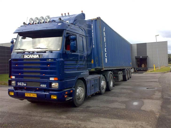 Min vogn ved H C Svendsen.  - Lige en tur i Søvind og få læsset af. billede 30