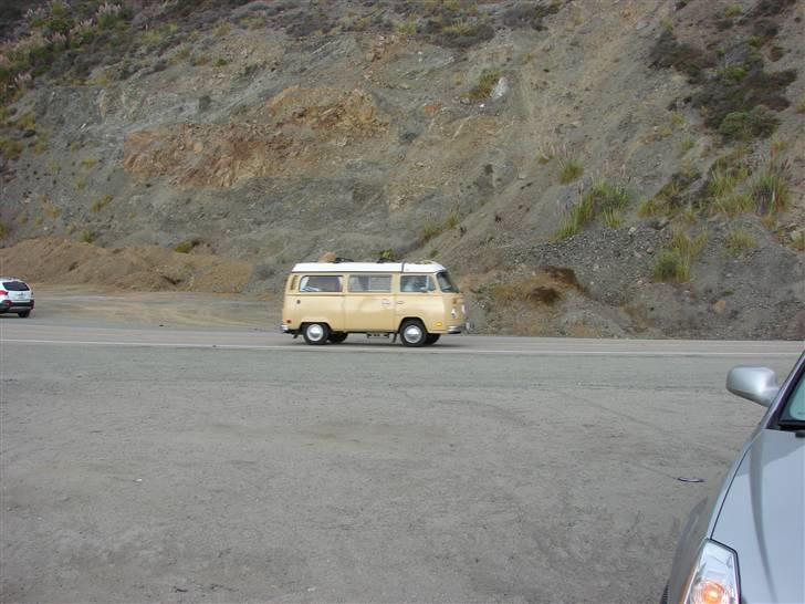 Lidt billeder fra en bilautists USA rejser! - Feed VW camper på Highway 1........ Meen den stakkels motor måtte sgu arbejde lidt for føden i det kuperede tærræn.....
 billede 135