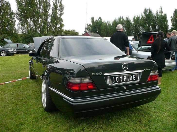 W124 Special tunet V8 modeller - BRABUS - CARLSSON - AMG - E60 AMG - ejet af en Norsk jente som driver sin egen forretning som bilsælger og nej hun sælger ikke mercedes men Audi og BMW Phu ha da :o) billede 5