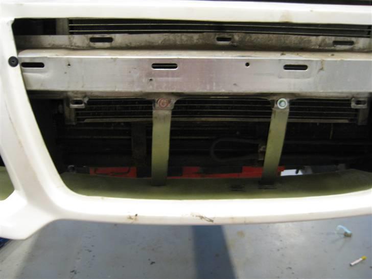 Audi a4 b5 for den store tur af X3M-Styling - Den nye kofanger er sat på med den orginale alu bjælke og ekstra stivere i 1mm jern billede 51