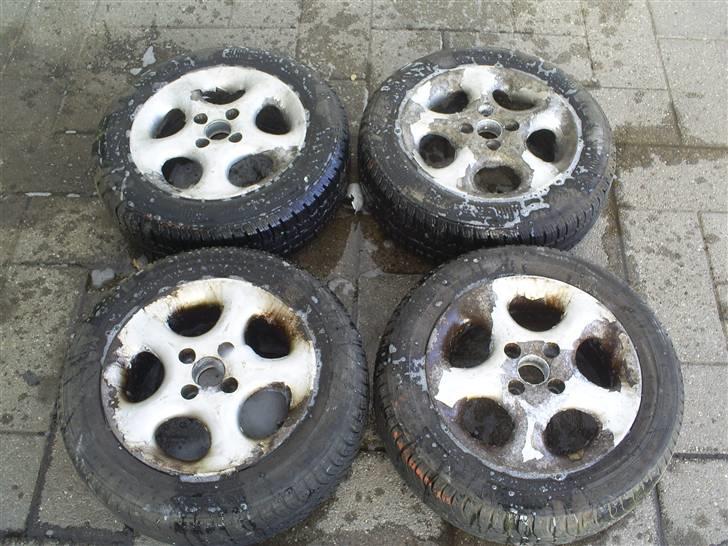 Renovering af alufælge - Sådan så de ud da jeg fik dem..  malingen skaller af billede 1