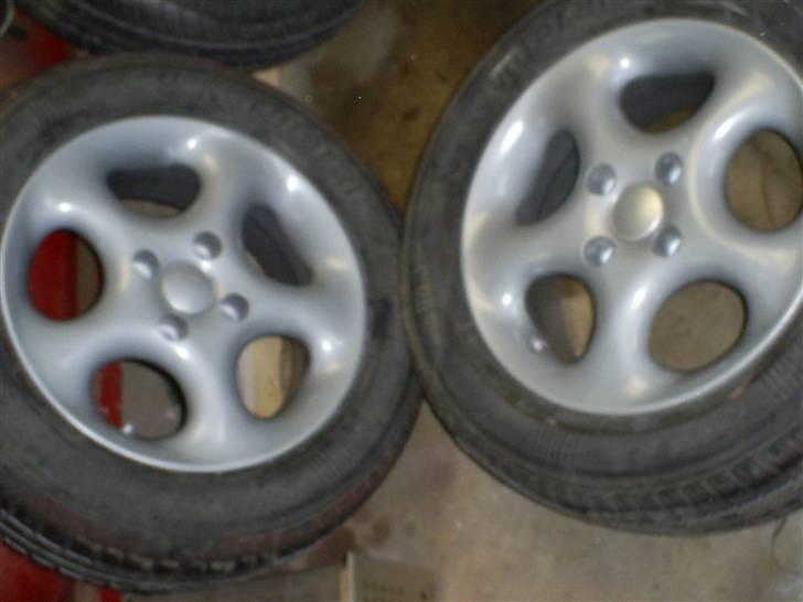 Renovering af alufælge - Ja dækkene skal lige renses og så males så de ser friske ud billede 36