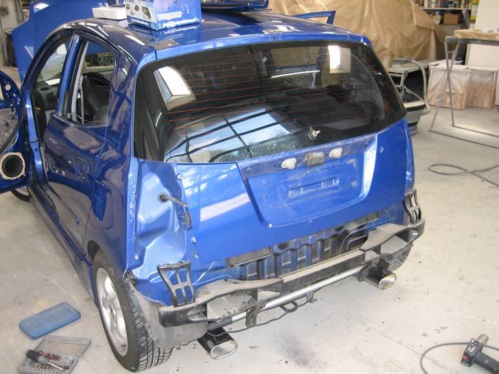 KIA Picanto sport!!! - Adskilt bilen hos maleren så den kan få en lidt tykkere maling. på den orginal lak kunne man bare kikke på den så var der kommet en rids. billede 61