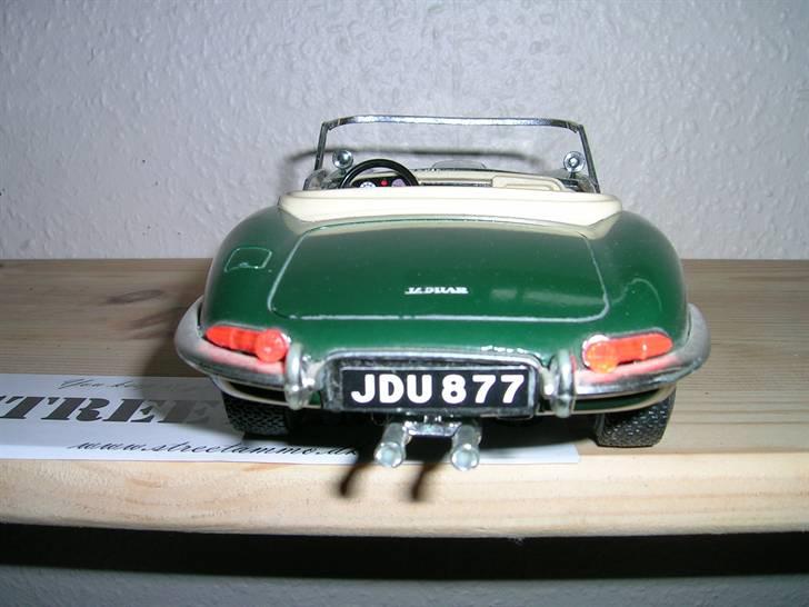 Min samling modelbiler:D - Jaguar E-type 1:18 Bburago min første modelbil billede 4