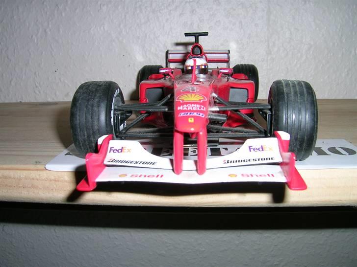 Min samling modelbiler:D - Ferrari F1 2000 kørt af R. Barichello 1:18 Hot Wheels billede 12