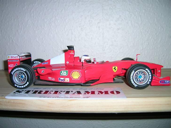 Min samling modelbiler:D - Ferrari F1 2000 kørt af R. Barichello 1:18 Hot Wheels billede 13