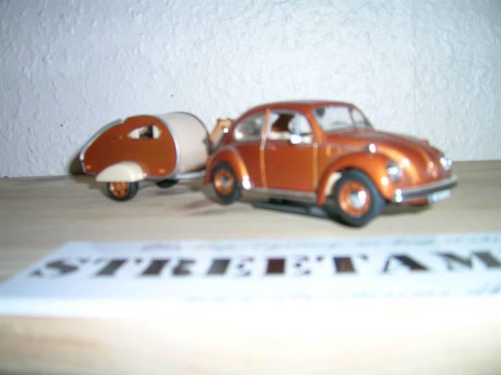 Min samling modelbiler:D - Vw Bobbel m. campingvogn 1:43 Købt i Grækenland billede 27
