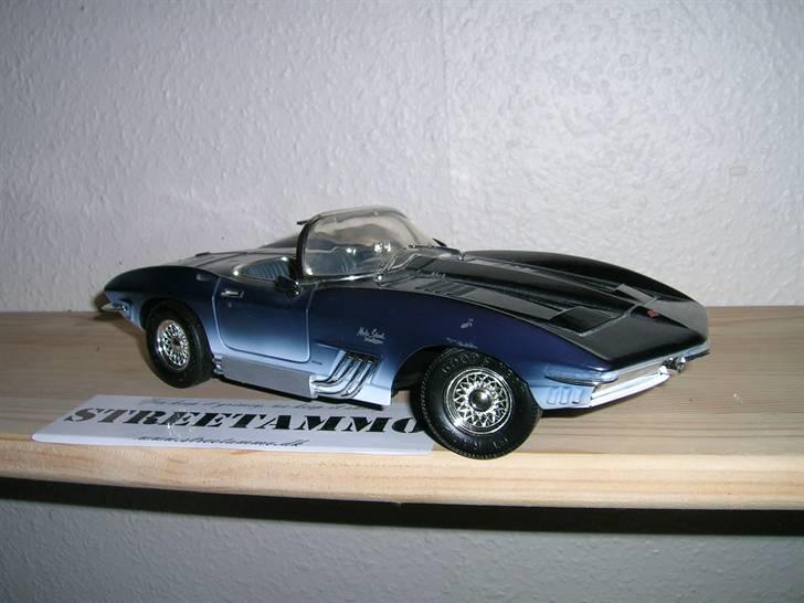 Min samling modelbiler:D - Chevrolet Corvette Cabriolet Mako Shark version 1:18 købt i Japan billede 36