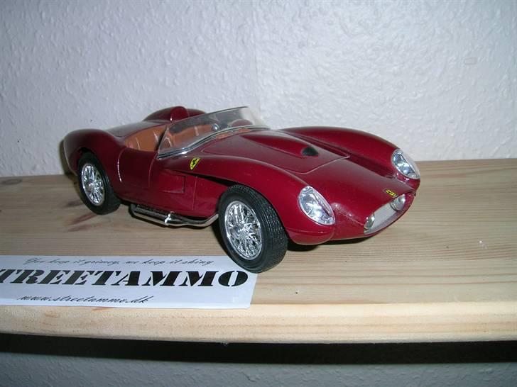 Min samling modelbiler:D - Ferrari 250 Testarossa 1:18 billede 43