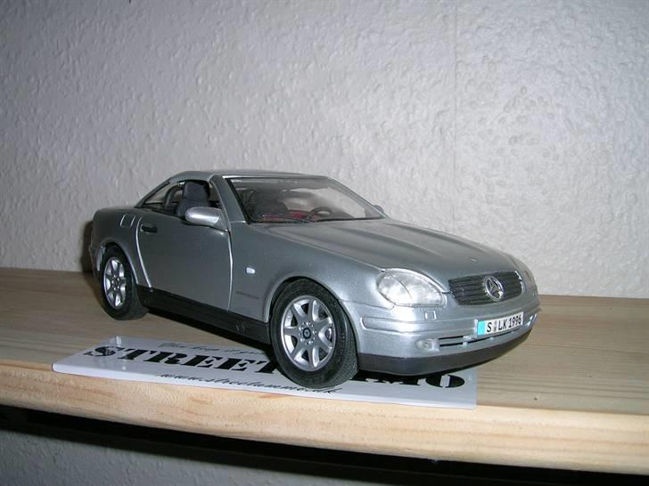 Min samling modelbiler:D - Mercedes 230 SLK 1:18 Maisto billede 45