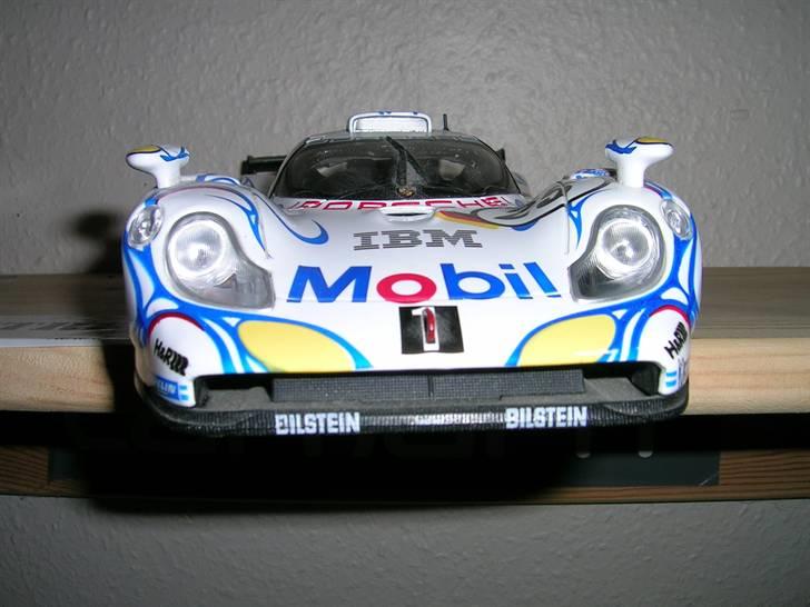 Min samling modelbiler:D - Porsche 911 GT1 Le mans 1:18 Maisto billede 61