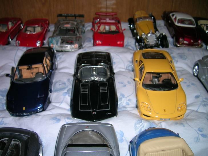 Min samling modelbiler:D - Hele min samling af modelbiler, som jeg er selvfølgelig er meget glad for:D billede 72
