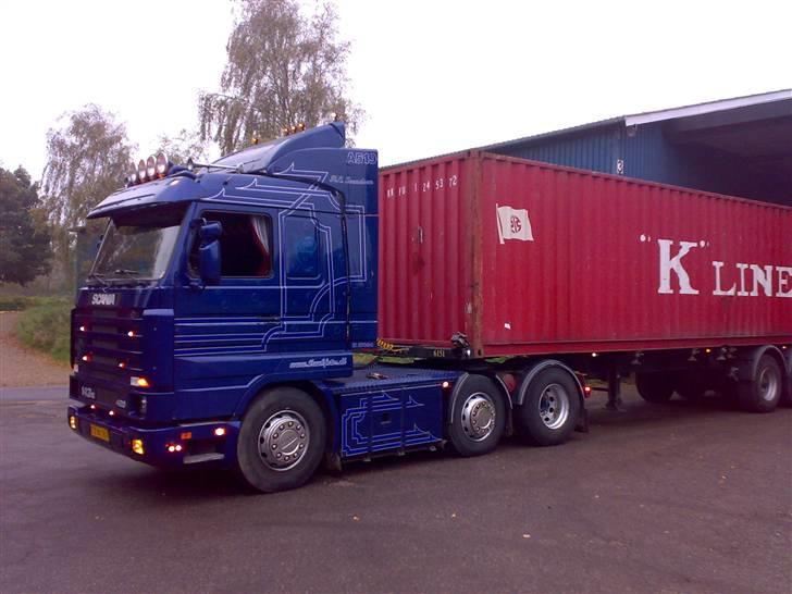 Min vogn ved H C Svendsen.  - Så der sku lige et læs tobak.. billede 48