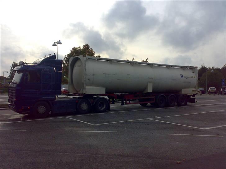 Min vogn ved H C Svendsen.  - Så der kommet læs på vognen. billede 52