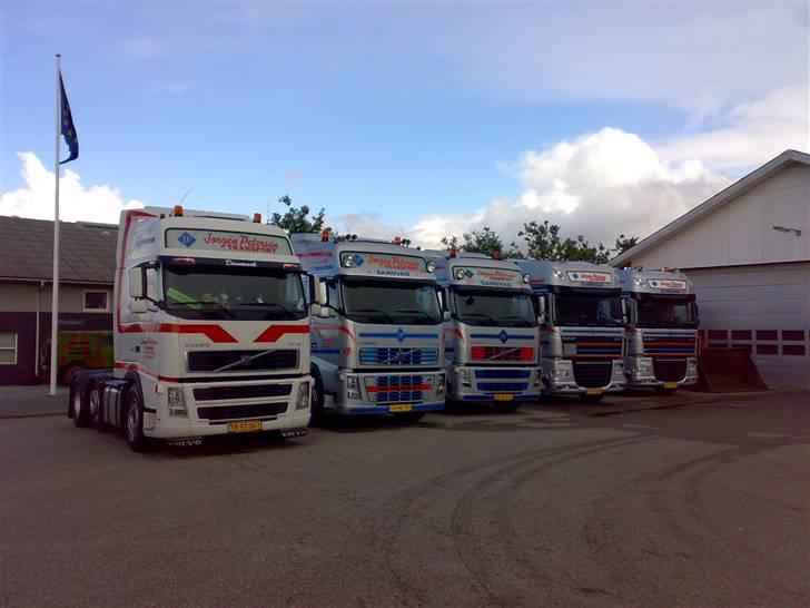 Min vogn ved H C Svendsen.  - Så der lige firma foto ved ham jeg vasker biler for.. billede 60