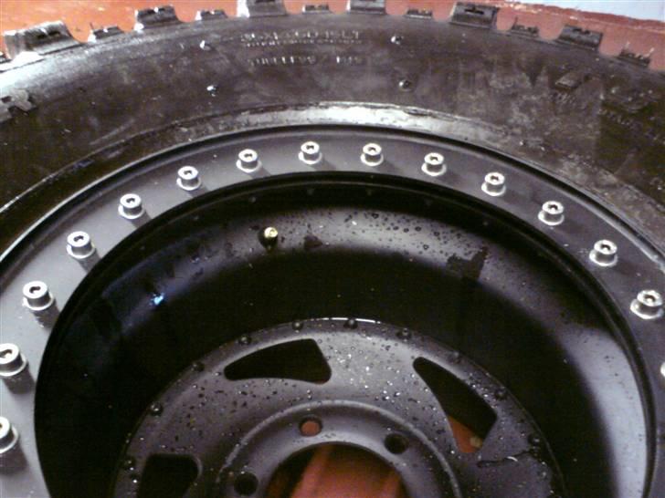 Bead lock fælge i produktion - Lækkert mange bolte. de skulle næsten poleres op billede 17