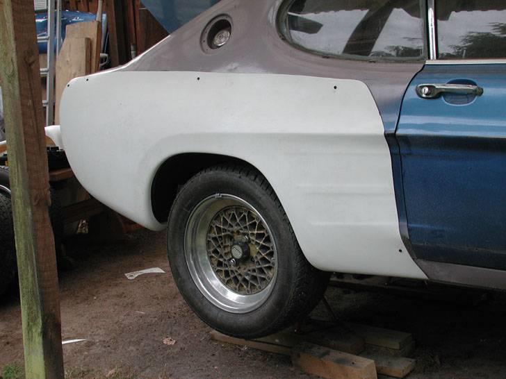 Ford Capri RS2600 Race klon - Skærmene blive prøve monteret. De passer mod forventning ret godt. billede 5