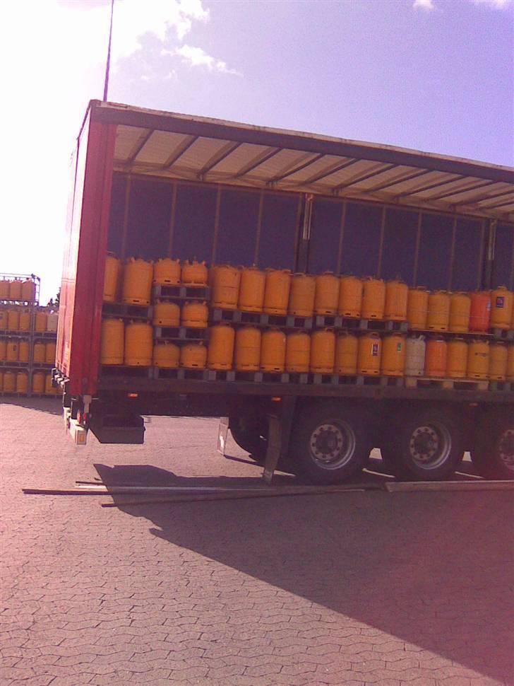 Den lastbil jeg køre i nu  - Køre osse gas både tomme og fulde flasker billede 29