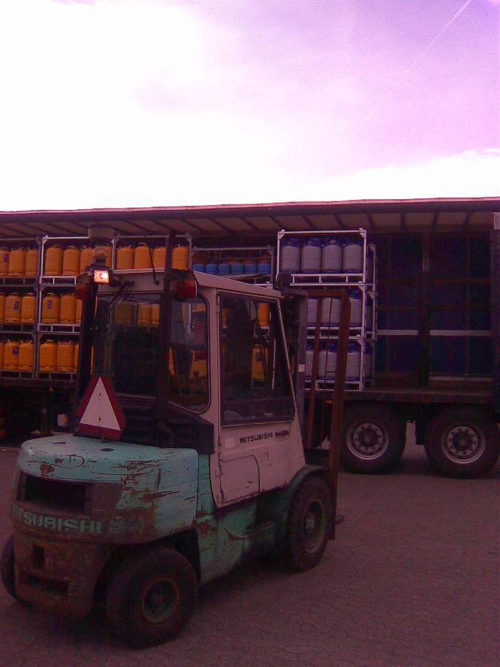 Den lastbil jeg køre i nu  - Køre osse gas både tomme og fulde flasker billede 31