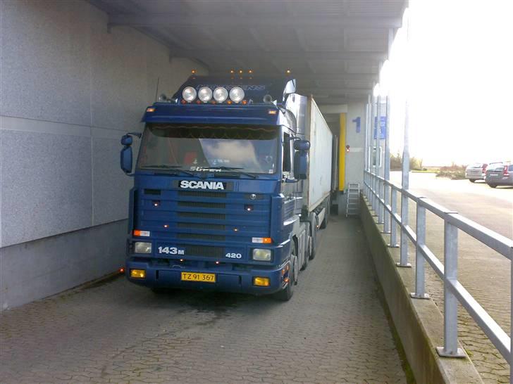 Min vogn ved H C Svendsen.  - Lige en tur i Horsens ved Hamlet Protein og læsse. billede 63