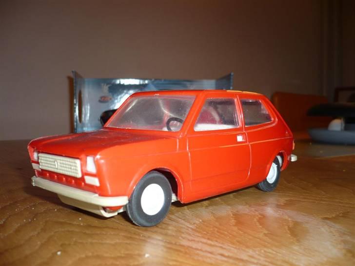 Mine modelbiler 1:18 - Fiat 127 mk 1.... desværre er den i plastik.... den er faktisk i 1:20 men det går nok..... billede 68