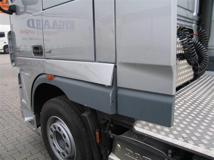 Lidt billeder fra mit job - Sådan ser en ny bil så ud når man får den fra Lastas. Der var lige en bagende fra en trailer der svingede ind i den. så det tog lige 14 dage mere end beregnet, billede 18