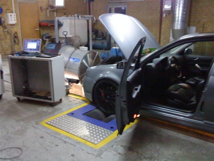 Måling ved RH-Motorsport D.1-11-08 - Bilen på rullen ;) billede 2