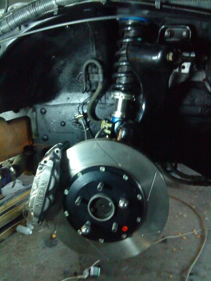 Renovering af 300ZX Twin Turbo "Tykke Bertha" - Så blev undervognen også samlet i førersiden. billede 98