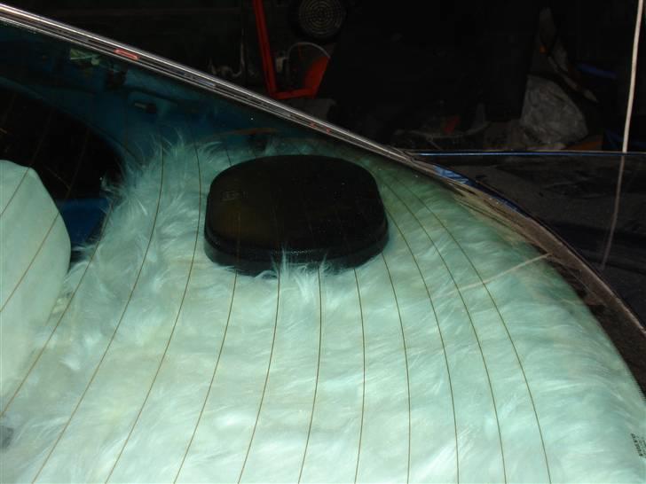 Hattehylde med 6x9" højtalere og hvid plys billede 21