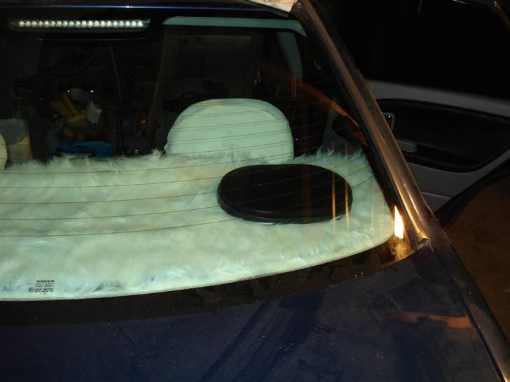 Hattehylde med 6x9" højtalere og hvid plys billede 25