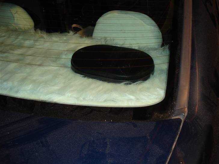 Hattehylde med 6x9" højtalere og hvid plys billede 26