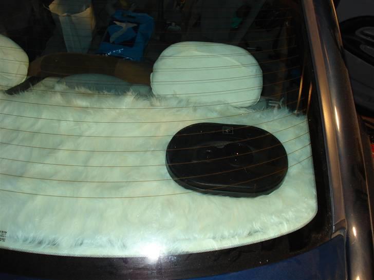 Hattehylde med 6x9" højtalere og hvid plys billede 27