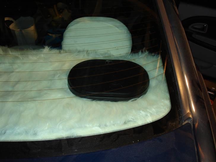 Hattehylde med 6x9" højtalere og hvid plys billede 28