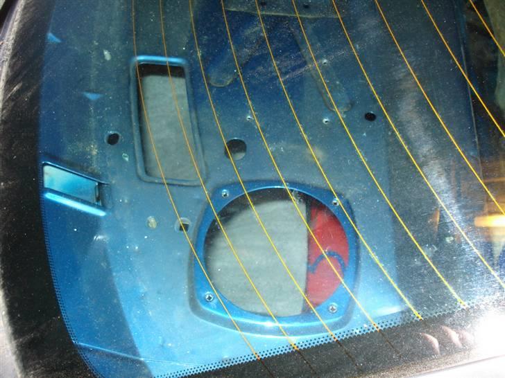 Hattehylde med 6x9" højtalere og hvid plys billede 4