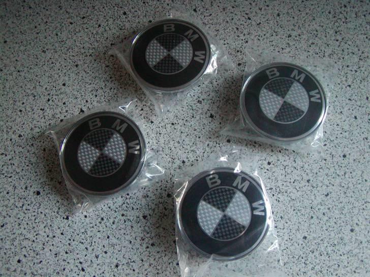 BMW Carbon Emblemer monteres på E34 - Emblemer til 4 stk Alubabser billede 3
