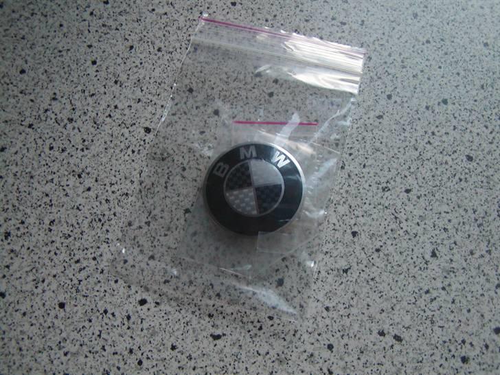 BMW Carbon Emblemer monteres på E34 - 1 Stk Emblem til rattet billede 4