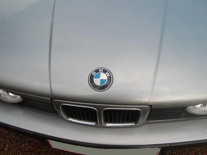 BMW Carbon Emblemer monteres på E34 - Samme fremgangsmåde foran :P billede 12