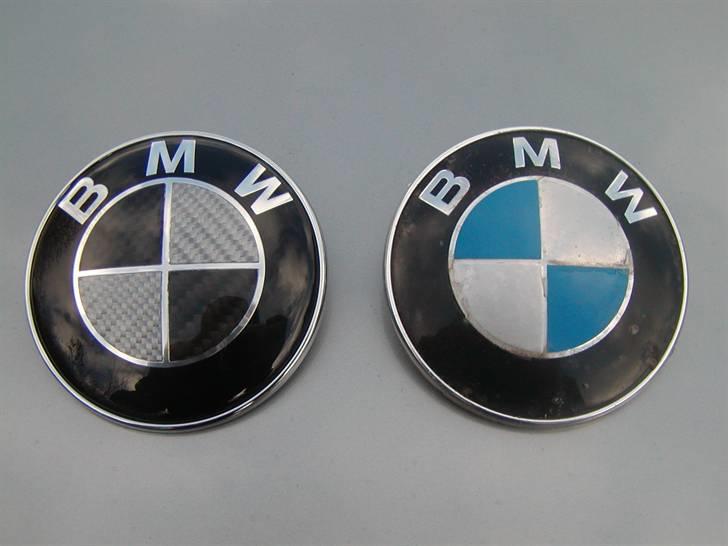 BMW Carbon Emblemer monteres på E34 - Her ses forskellem på emblemerne :D Ser sq alt for lækkert ud med de nye :P billede 13